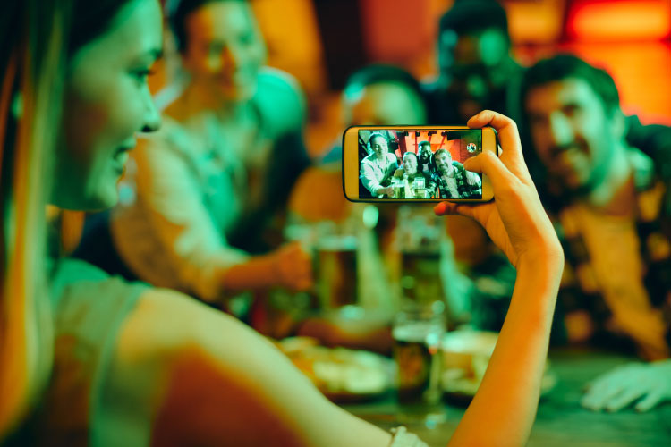 Newcomer_social_media
